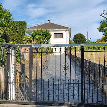 Villa con piscina en Pantòn Ribeira Sacra Galicia Ideal para familias Pantón Exterior foto